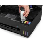 Recarga con botella de tinta